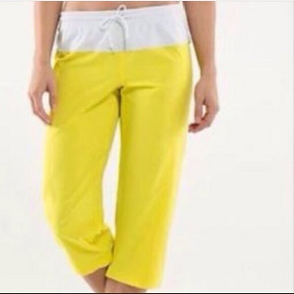 Lululemon Step Lively Yellow/White Crop Lightweight Pants SIZE 10 - Picture 1 of 6